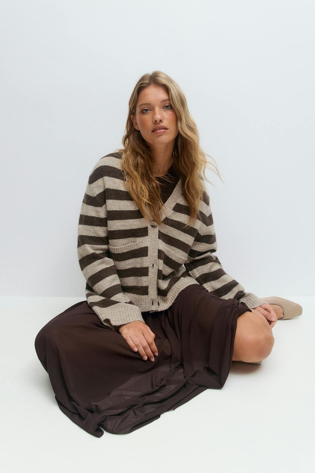 26128810901 Dame Gina Tricot Knitted pocket cardigan - Image 1