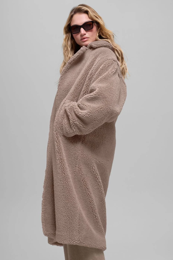 Alo Oversized Sherpa Trench - Chai Latte - Sweaters